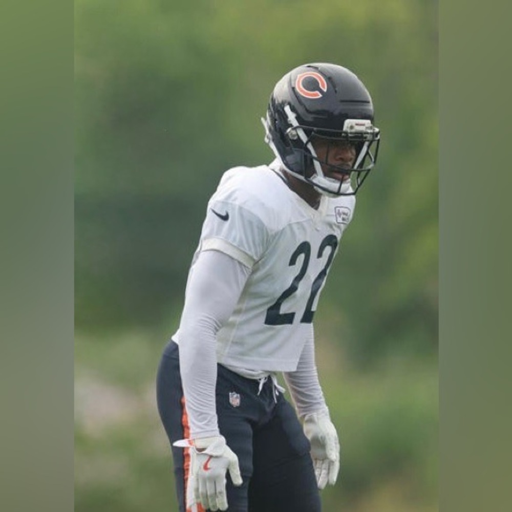 Collectors Piece Chicago Bears Elijah Hicks Game-Worn Nike Practice Jersey 25-26